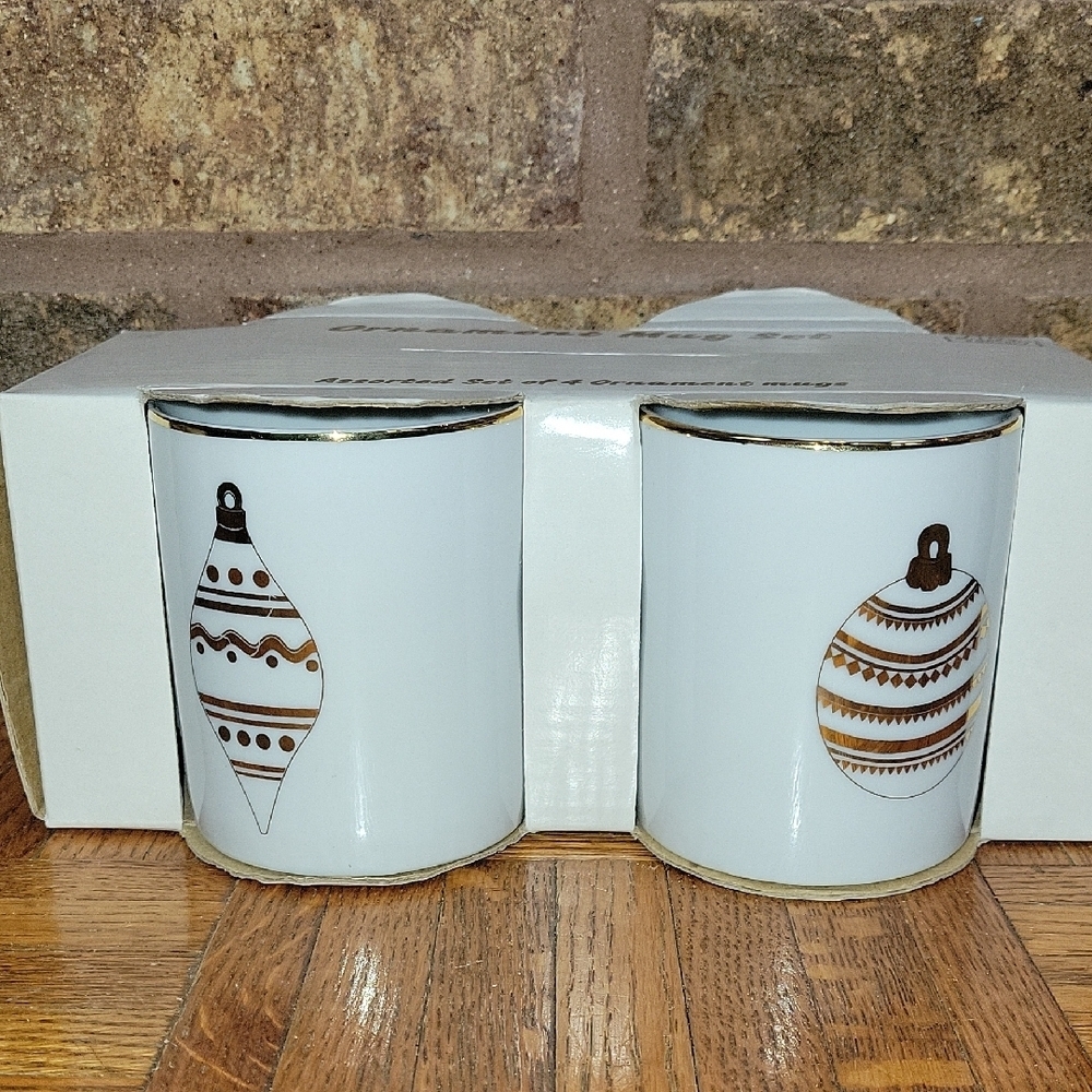 10 Strawberry Street Vintage Christmas Ornament Mugs Set of 4 Gold White Mugs